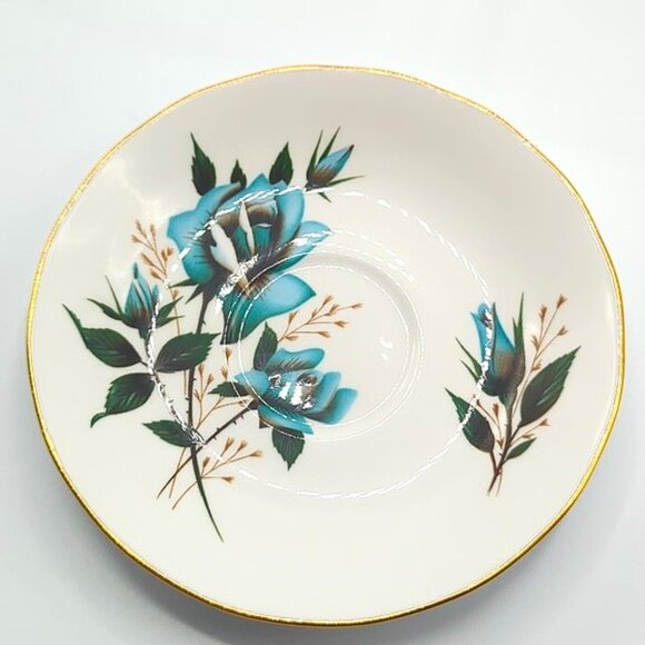 Royal Vale Teacup & Saucer Fine Bone China Made in England Floral Gold Trim - Picture 2 of 8